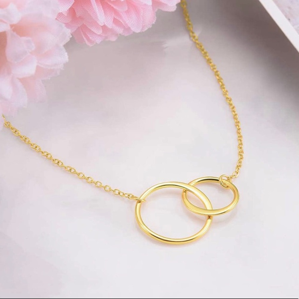 Gold Interlocking Circles Necklace